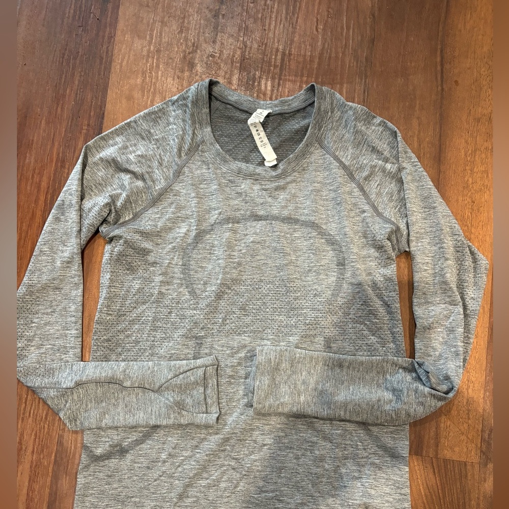 GREY LONG SLEEVE SWIFTLY TECH 🩶 lululemon size 8